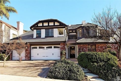 6132 Lake Lindero Drive front view