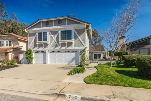 760 Calle Las Colinas front yard view