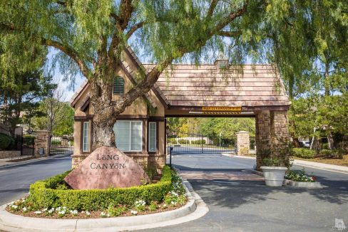 Gatehouse for 161 Laurel Ridge Drive in Simi Valley