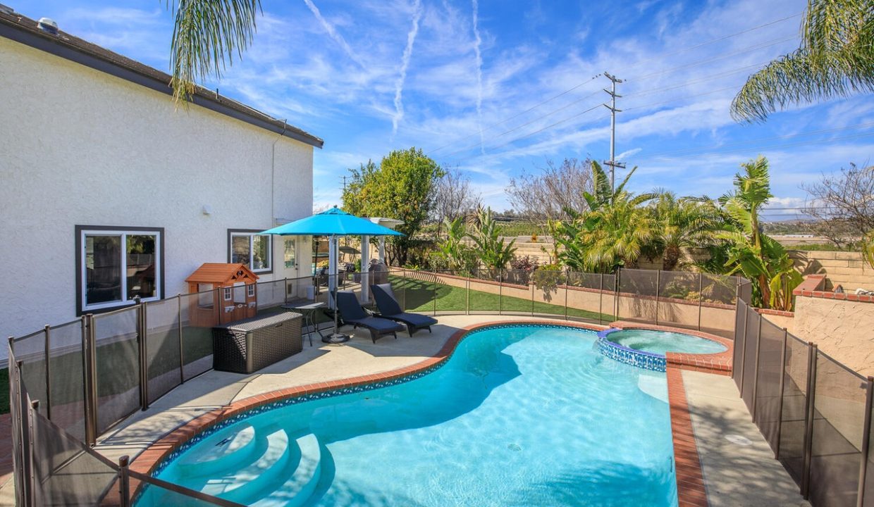 Pool at 4943 Hollyglen Court Moorpark CA