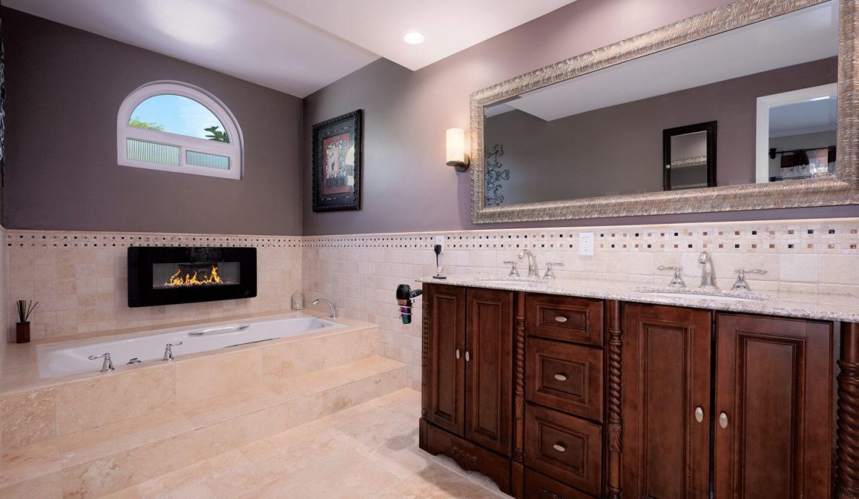 Master Bath at 2319 Montrose Drive, Thousand Oaks