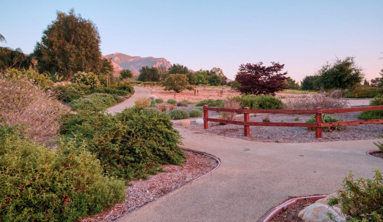 Walking trails at 987 Lodestone Court, Newbury Park