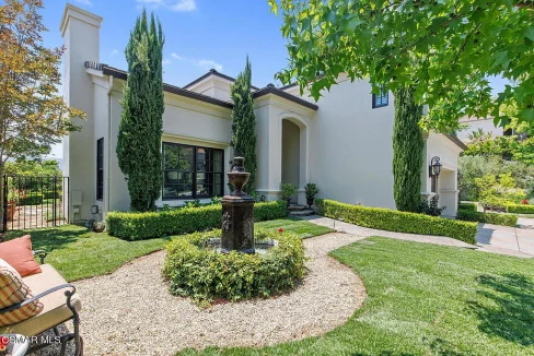 Fountain in Front Yard