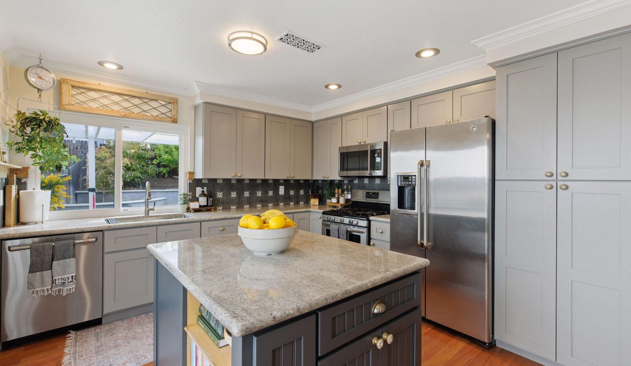 2999 Lemonwood Street - Spacious Kitchen