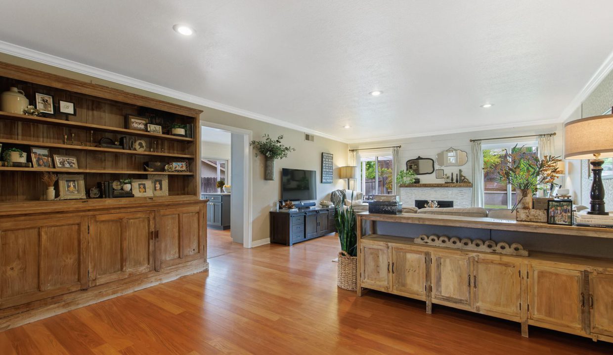 2999 Lemonwood Street - Spacious Living Room