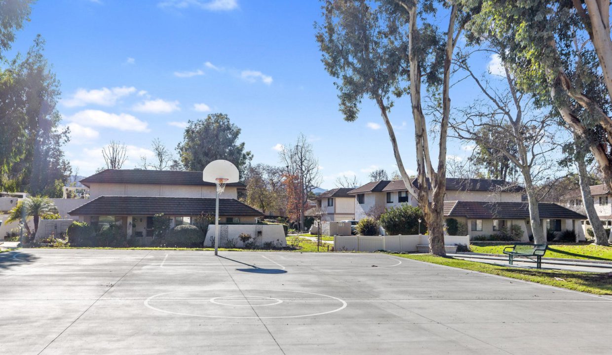 Village Glen Westlake Village - Basketball Court