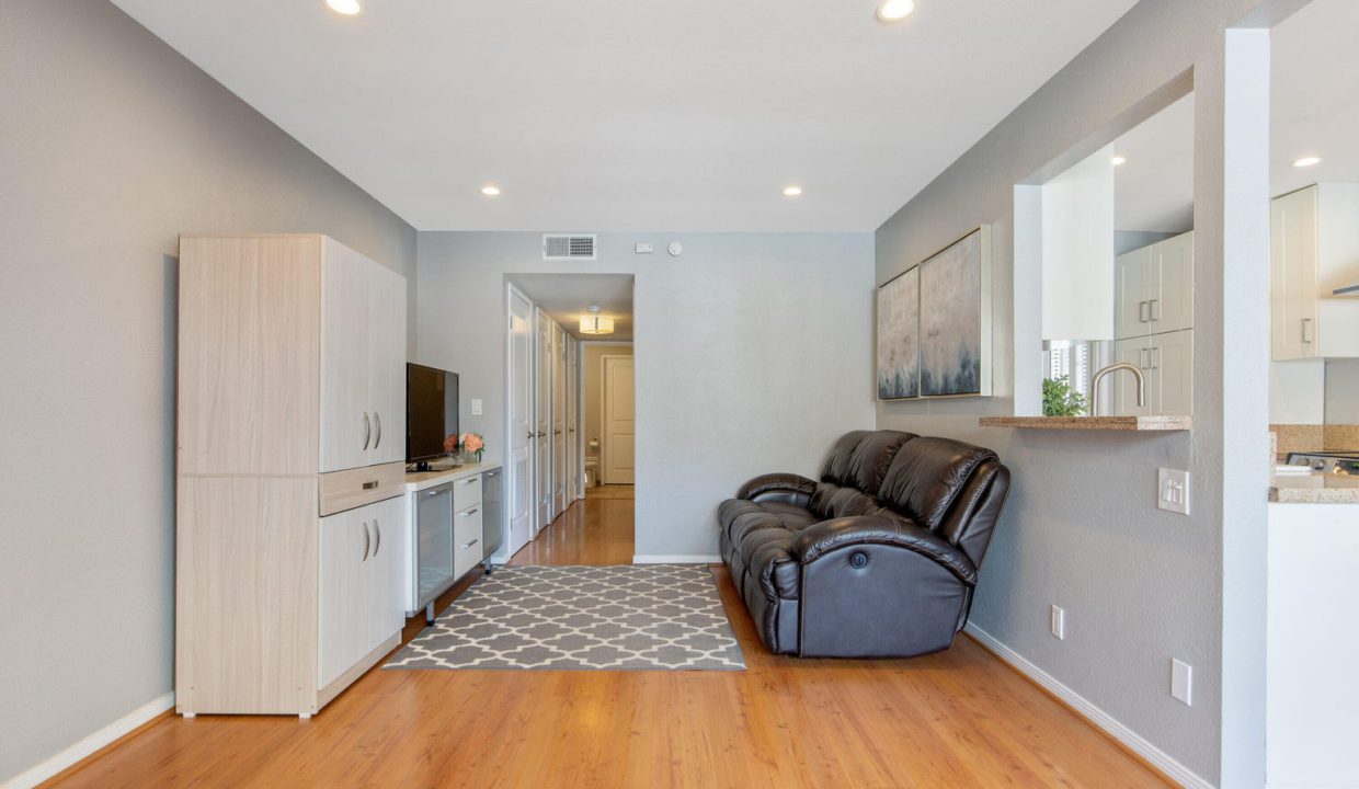 Village Glen Westlake Village - Living Room