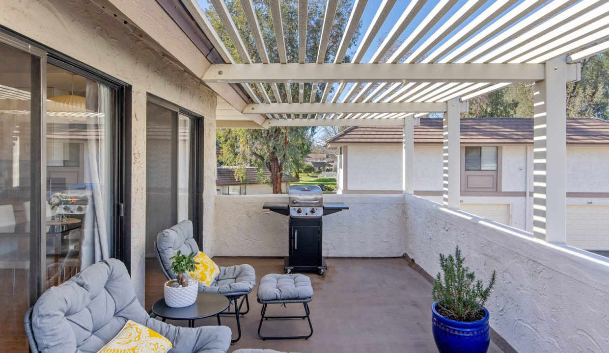 Village Glen Westlake Village - Patio in Full View