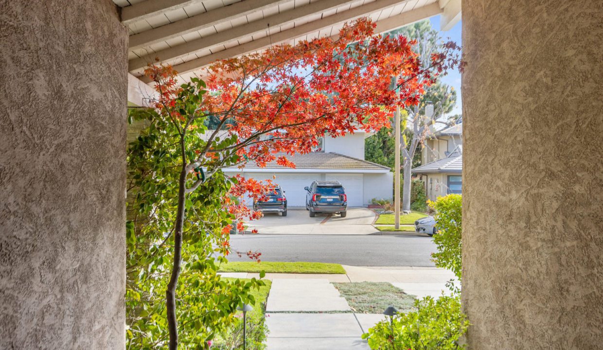 Westlake Village home for sale - Foxmoor Hills - Front Entry