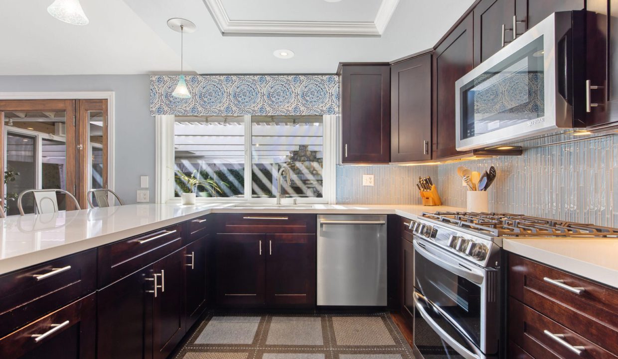 Westlake Village home for sale - Foxmoor Hills - Kitchen with Quartz Countertops