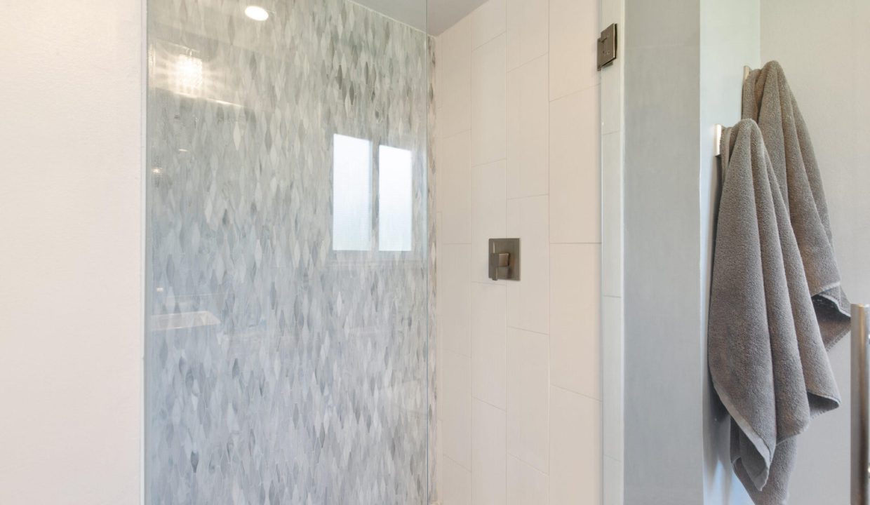 Westlake Village home for sale - Foxmoor Hills - Master Bathroom Shower