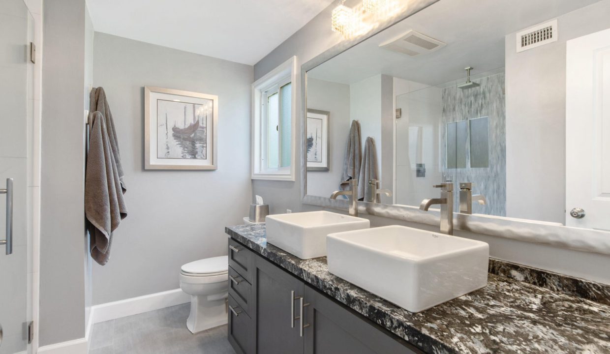 Westlake Village home for sale - Foxmoor Hills - Master Bathroom Vanity