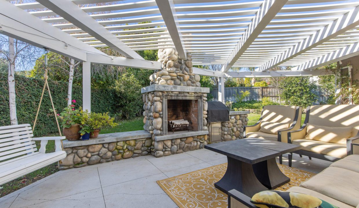 Westlake Village home for sale - Foxmoor Hills - Outdoor Living Room Fireplace