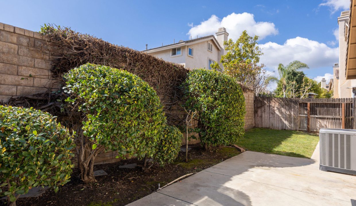 Meadows tract of Camarillo - Back Yard