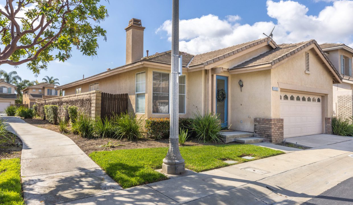 Meadows tract of Camarillo - Front