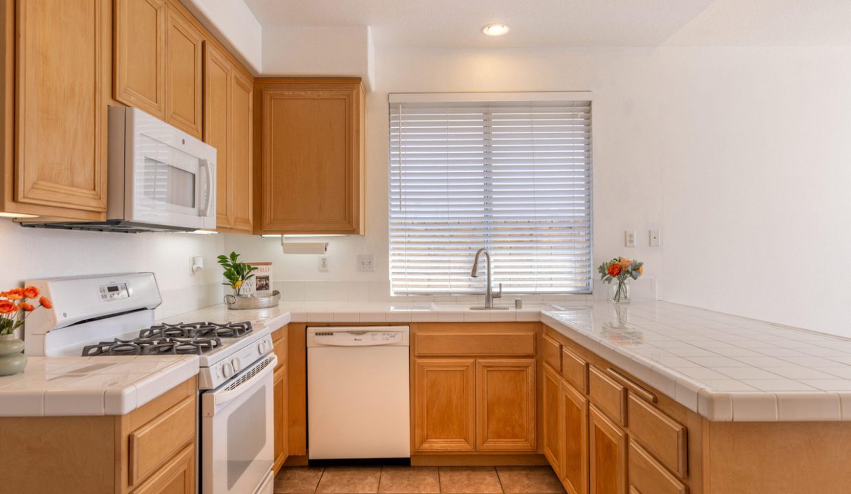 Meadows tract of Camarillo - Kitchen