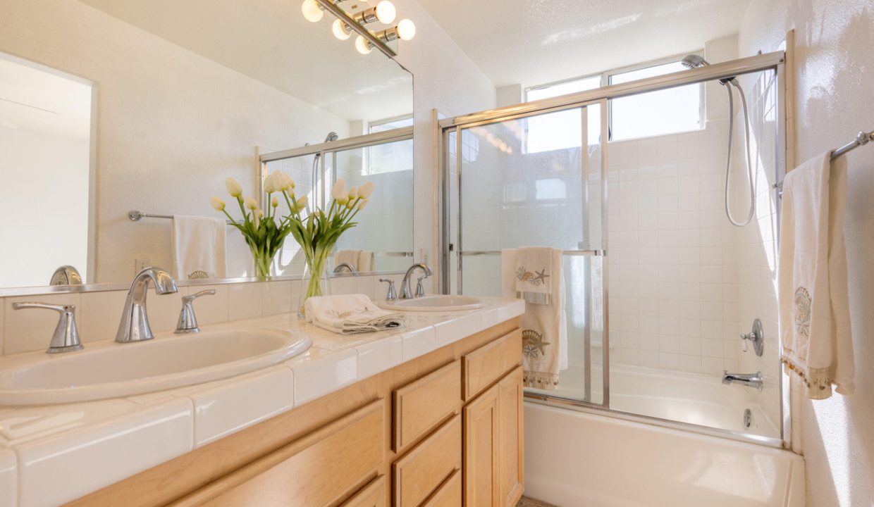 Meadows tract of Camarillo - Master Bath