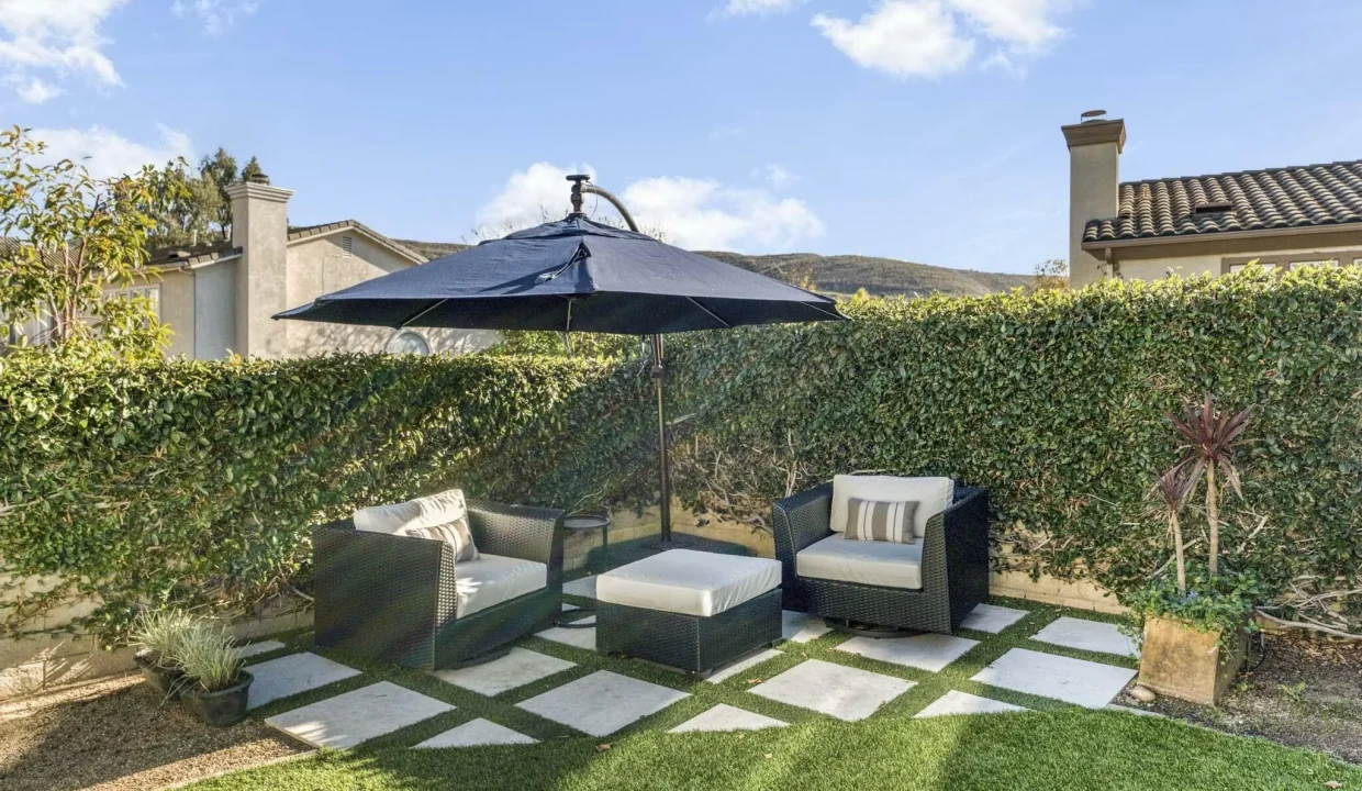 Thousand Oaks Home in Lang Ranch - Backyard Seating