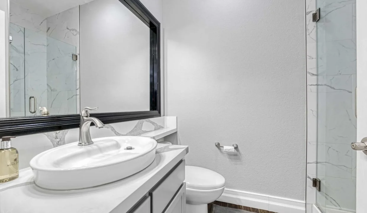 Thousand Oaks Home in Lang Ranch - Bathroom 1