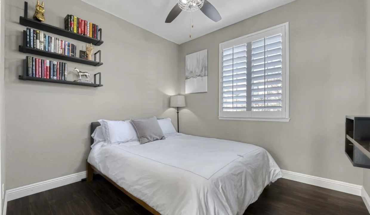 Thousand Oaks Home in Lang Ranch - Bedroom 1