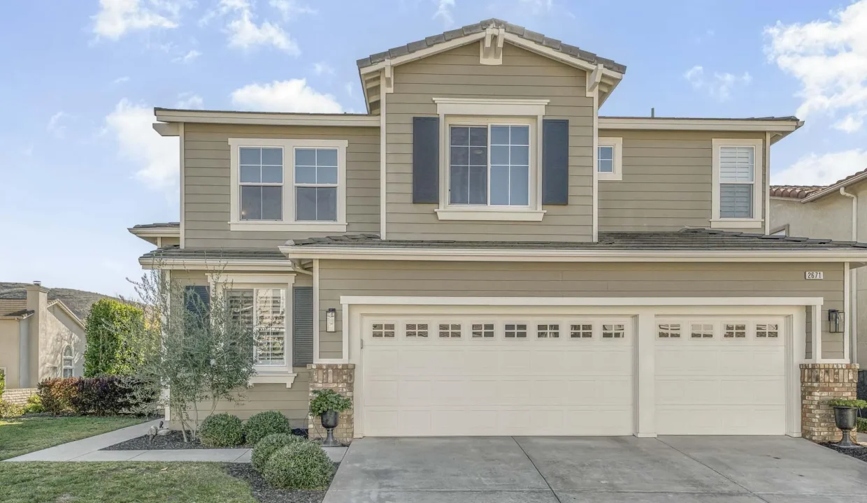 Thousand Oaks Home in Lang Ranch - Front