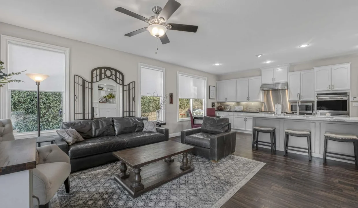 Thousand Oaks Home in Lang Ranch - Great Room Kitchen