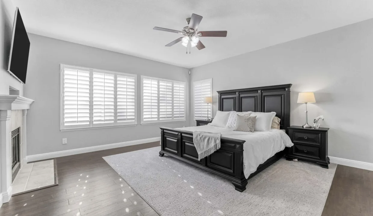 Thousand Oaks Home in Lang Ranch - Master Bedroom