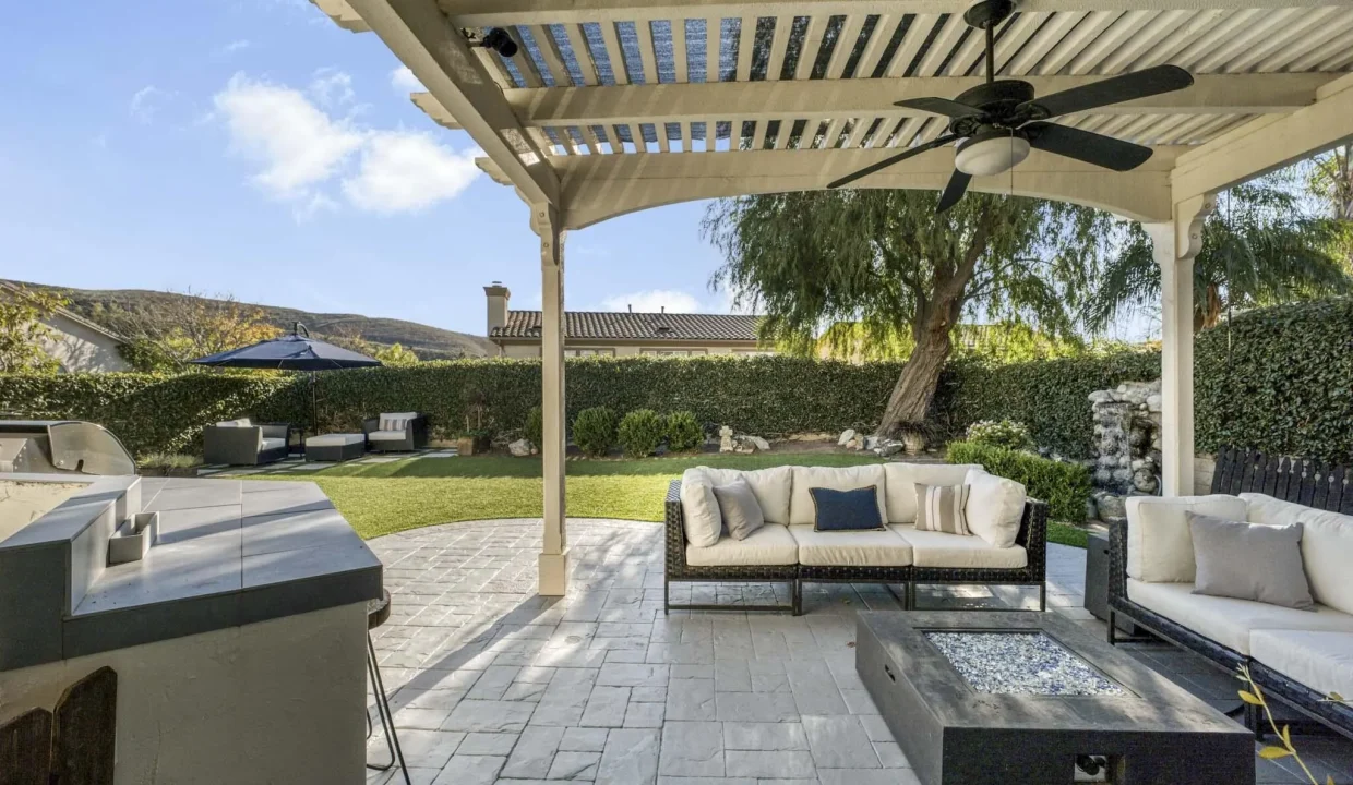 Thousand Oaks Home in Lang Ranch - Patio