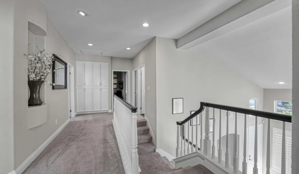 Thousand Oaks Home in Lang Ranch - Staircase Landing