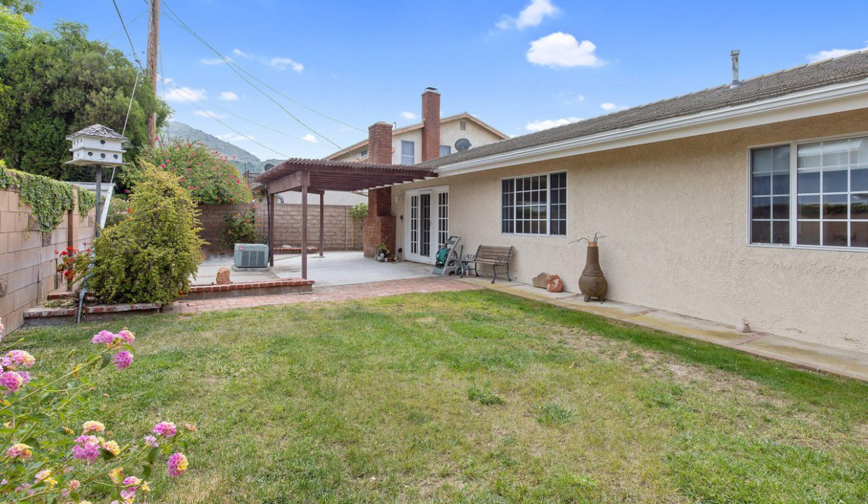 Whitewood Street Simi Valley Home Backyard