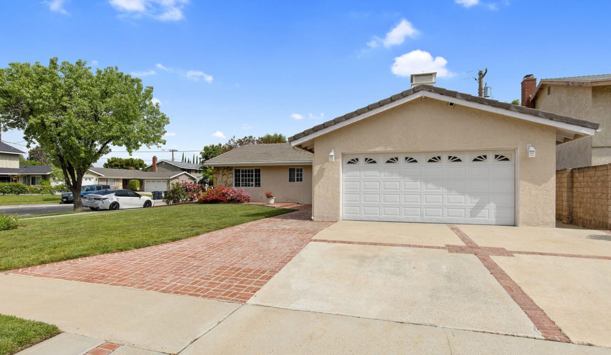 Whitewood Street Simi Valley Home Driveway