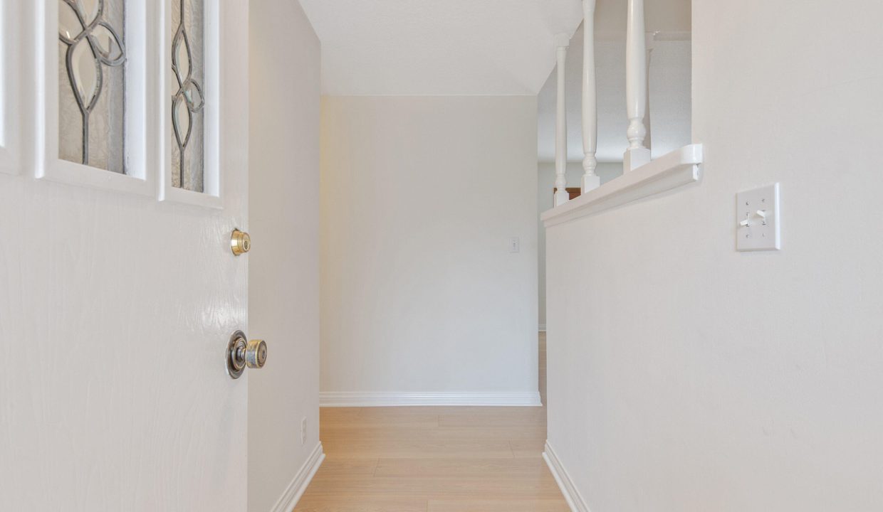 Whitewood Street Simi Valley Home Entryway