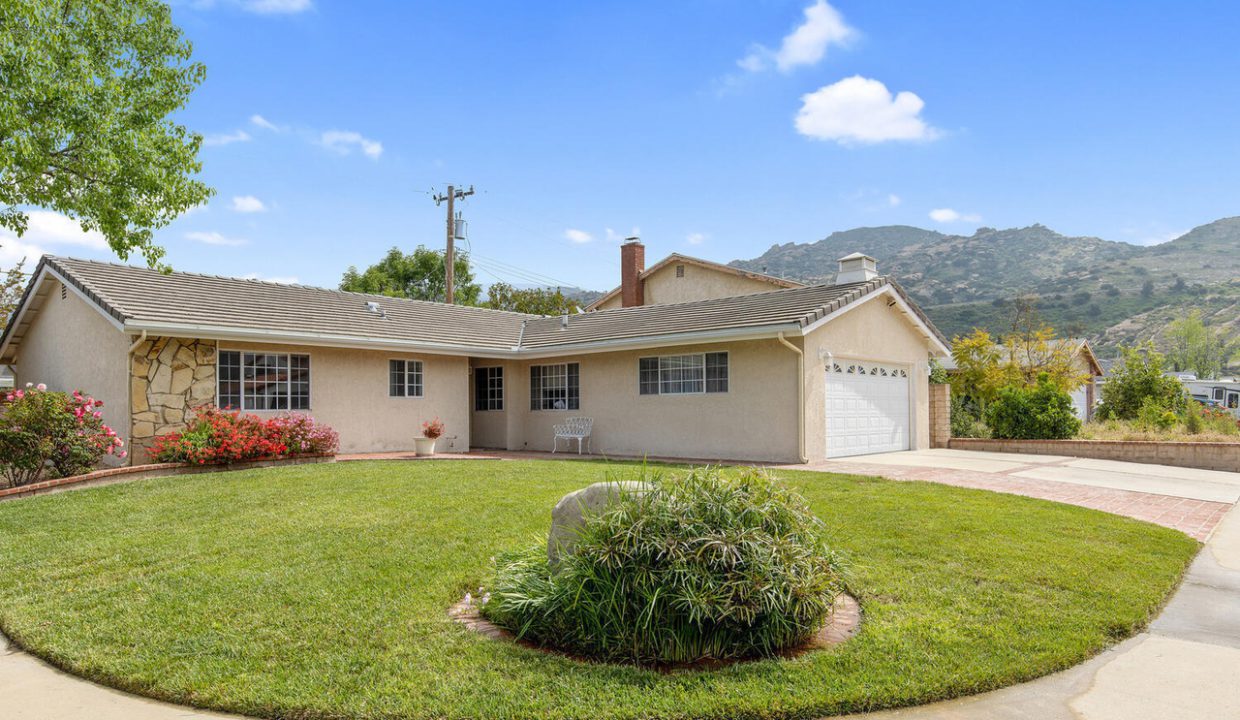 Whitewood Street Simi Valley Home Front Yard