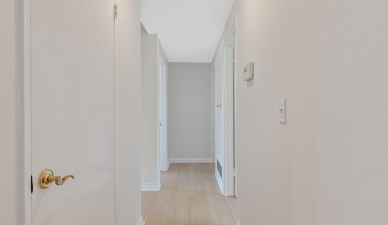 Whitewood Street Simi Valley Home Hallway