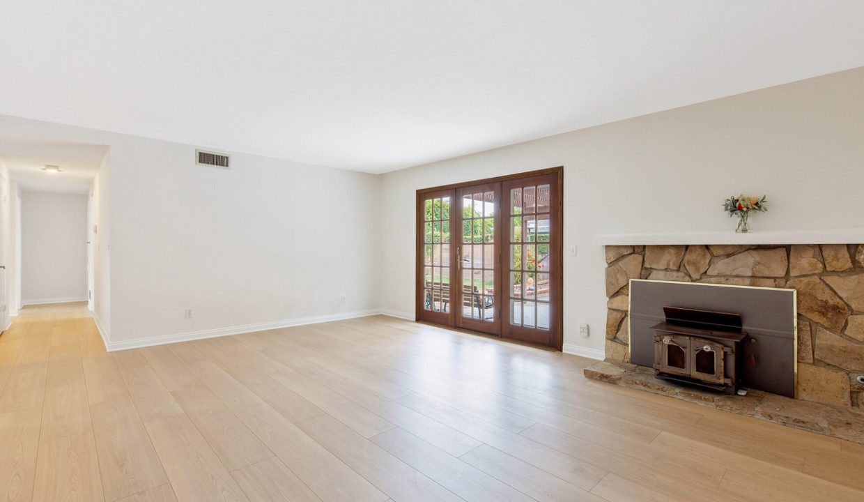 Whitewood Street Simi Valley Home Living Room