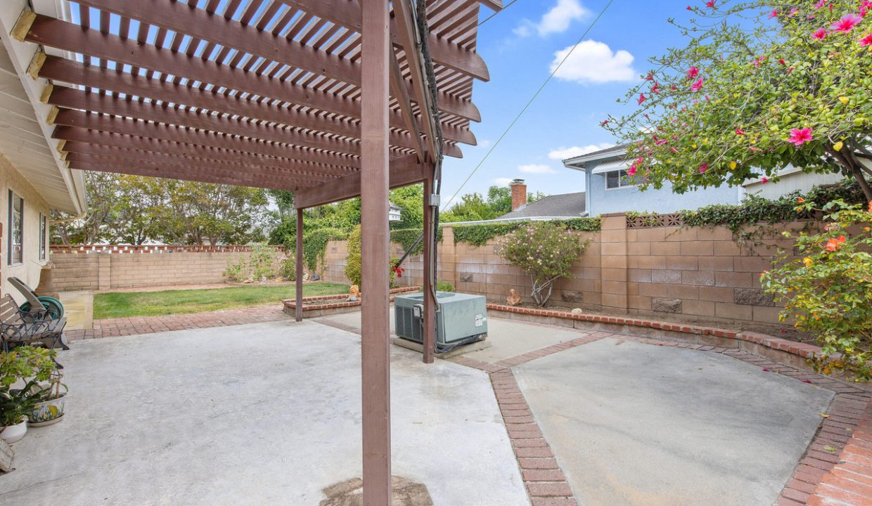 Whitewood Street Simi Valley Home Pergola