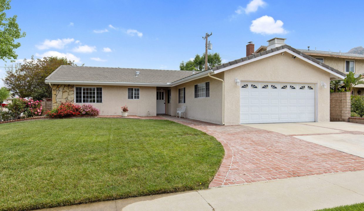 Whitewood Street Simi Valley Home Walkway