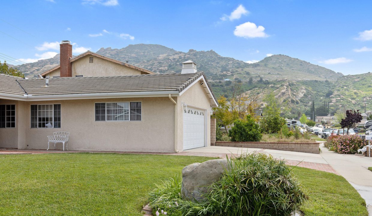 Whitewood Street Simi Valley Home on Mountainside