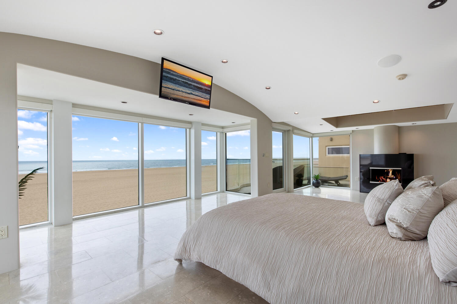 Ocean Drive Beachhouse on Hollywood Beach in Oxnard For Sale