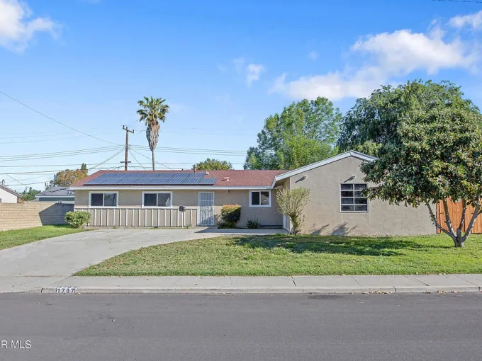 Listing on Spence St Simi Valley CA 01