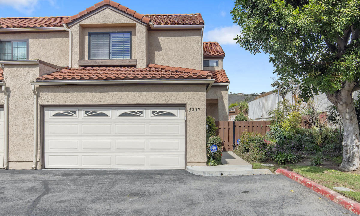 Simi Valley Townhome for Sale in Yosemite Villas by Webber Estates