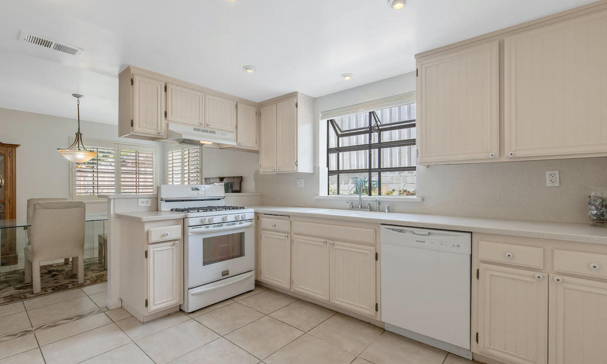 Simi Valley Townhome for Sale in Yosemite Villas by Webber Estates