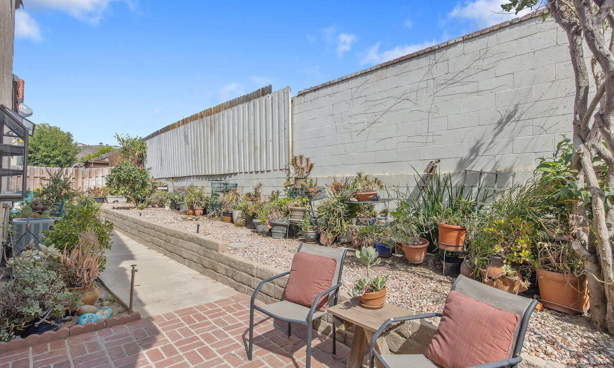 Simi Valley Townhome for Sale in Yosemite Villas by Webber Estates