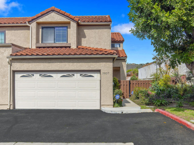 Simi Valley townhome for sale in Yosemite Villas
