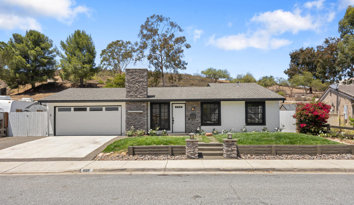 539 American Oaks Ave Thousand-large-001-008-B1A6665-1500x1000-72dpi