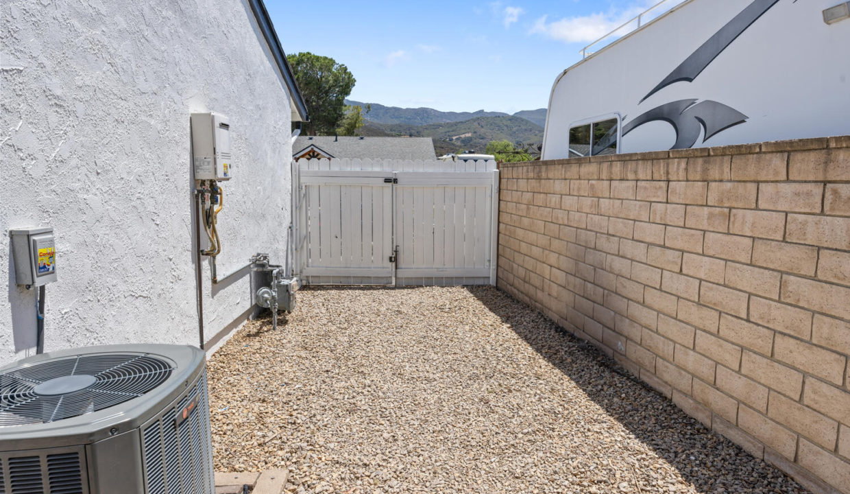 539 American Oaks Ave Thousand-large-022-024-B1A6731-1500x1000-72dpi