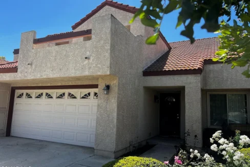 Simi Valley Real Estate Listing featuring 4 bedrooms, 3 baths
