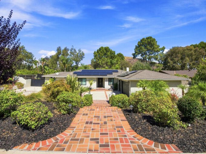 Thousand Oaks Property Listings | Custom Home with Pool